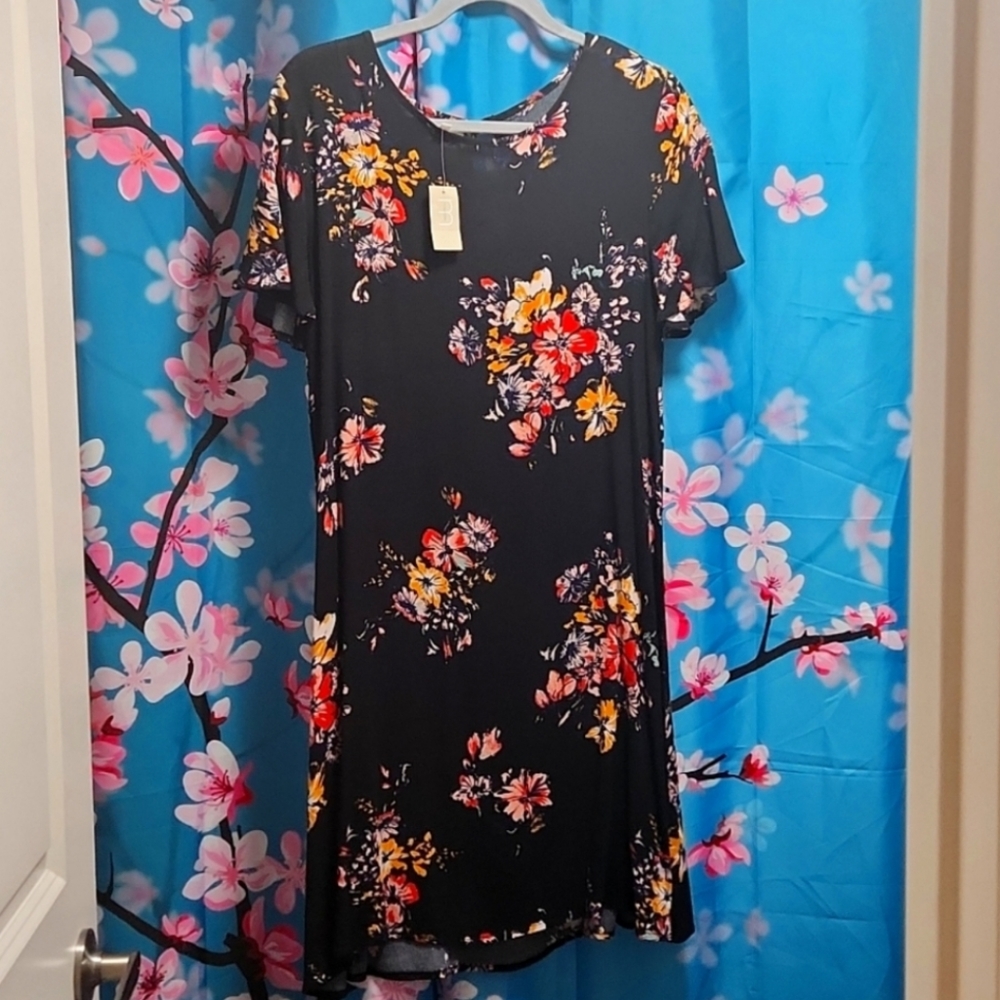 Maurices NWT Black Floral Flutter Sleeve Dress with Keyhole Back